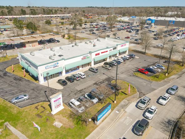 Retail Suite Adjacent to Walmart in Central: 10218 Sullivan Rd, Baton Rouge, LA 70818
